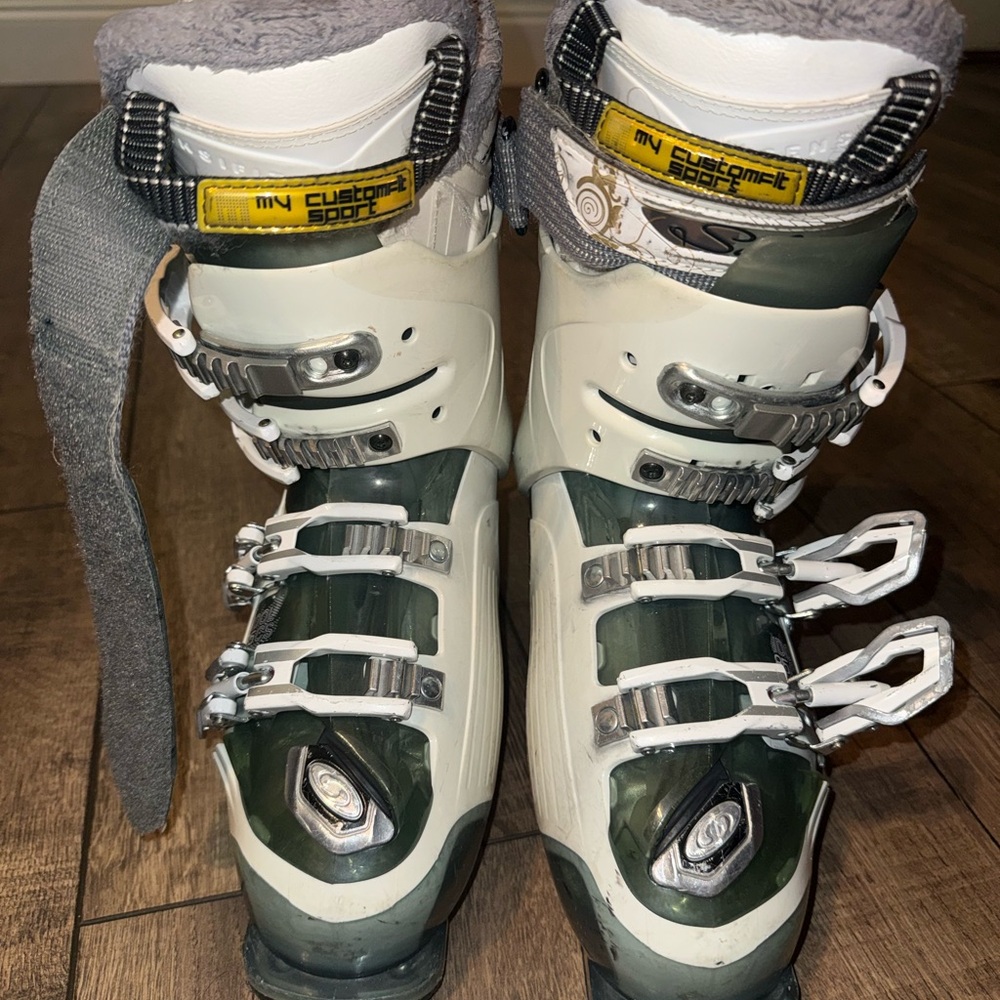 Salomon Idol 85 CS Women's Alpine Ski Boots Size 25 Mondo Size 8 -8.5 US